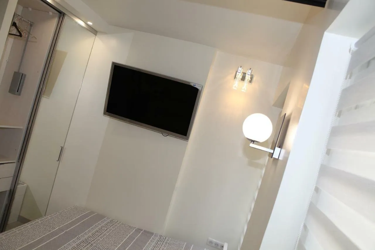 パリMon Petit Palaisアパートメント アパート パリ